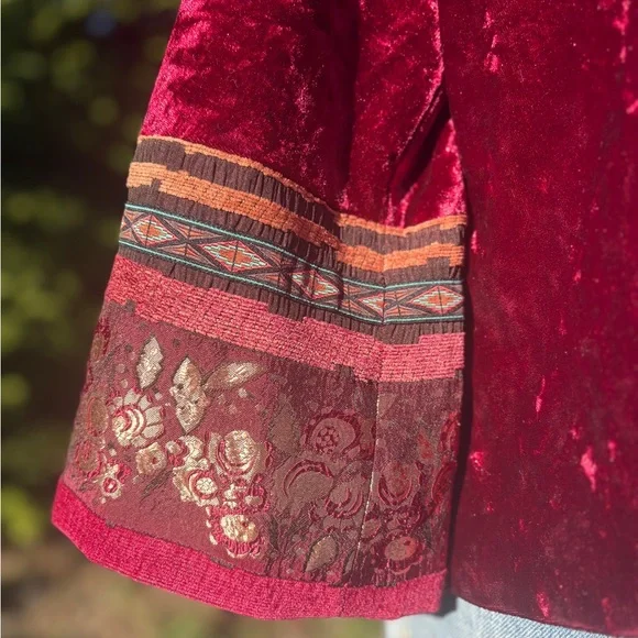 European Style Red Velvet Jacket with Embroidered Cuffs – NWT Sz Lg - Picture 3 of 9